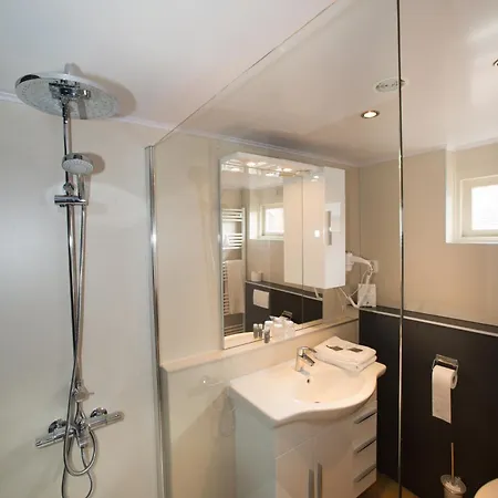 Szálloda De Hoofdige Boer Almen